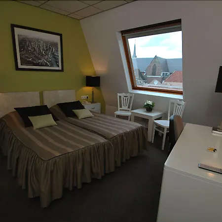 De Keizerskroon Otel 3*